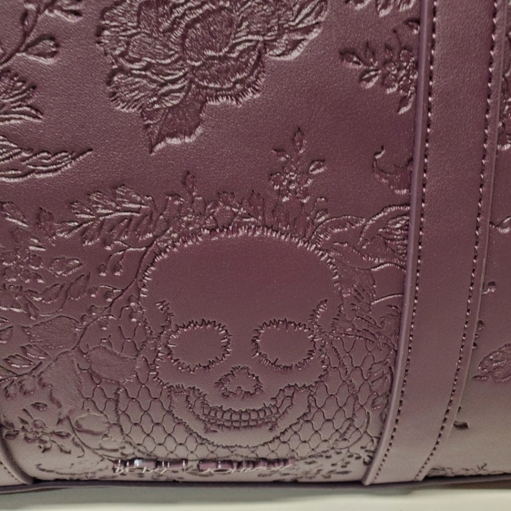❎️‼️1 Left ‼️❎️BETSEY JOHNSON embossed xoxomattie plum skull ROSES XL TOTE 💟 - Picture 8 of 9